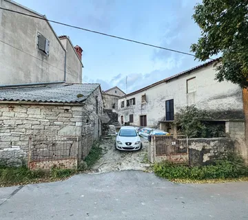 Pazin okolica - prekrasna starina za djelomičnu adaptaciju! - cover