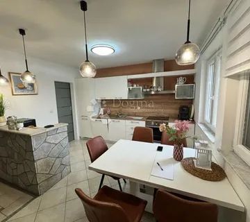 PINEZIĆI - APARTMAN S POGLEDOM NA MORE - cover