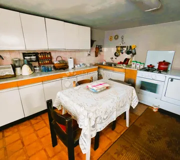 Kuća s prekrasnom okućnicom u Kotoribi - cover