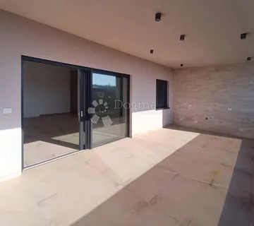 PREKRASNI PENTHOUSE S VELIKOM TERASOM I POGLEDOM NA MORE! GARAŽA! - cover