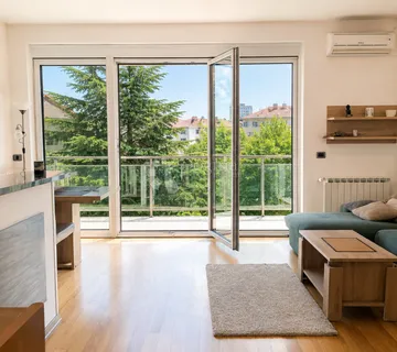PRILIKA-Trosoban stan s privatnim vrtom i 2 parkirna mjesta - Zagreb