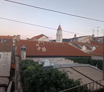 Hitno!!!Kamena kuća u  centru Trogira - cover