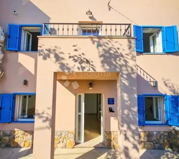 Mediteranska autohtona kuća u Loparu sa pogledom na more!! Prilika!!