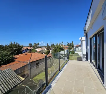 Stan 400m od mora s pogledom na more i garažom - Savudrija, Umag
