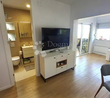 Dvosoban stan s predivnim pogledom na more - Baška Voda