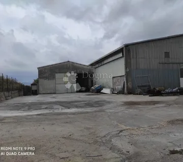 Proizvodno–skladišni kompleks u Opuzenu 702,90 m²