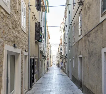 Kuća s poslovnim prostorom,Pag