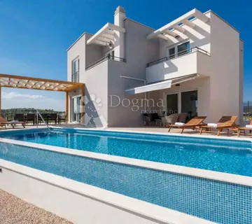 BRODARICA, atraktivna vila s bazenom i pogledom na more - Brodarica, Šibenik