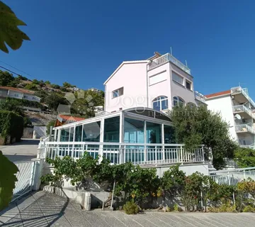 SAMOSTOJEĆA KUĆA SA BAZENOM U BLIZINI MORA, SEGET DONJI - cover