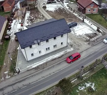 U popunosti renoviran stan sa okućnicom u Zlataru površine 102m²