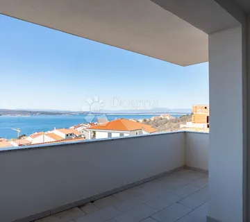 Prekrasan veliki apartman u blizini mora - cover