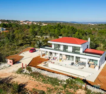 EKSKLUZIVNA VILA S BAZENOM NA OSAMI BLIZU MORA! - cover