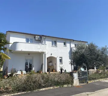 Apartmanska kuća, Novigrad