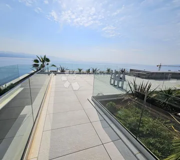 PENTHOUSE SA VLASTITIM BAZENOM - cover