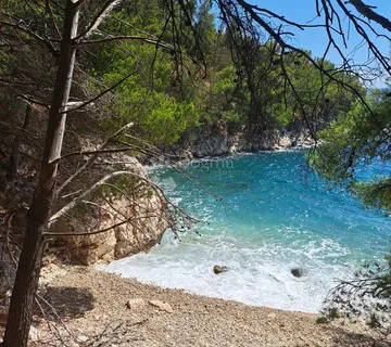 Prekrasna parcela 40 m od mora - Nerežišća