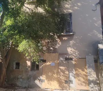 ŠIBENIK - Varoš - dva stana za adaptaciju