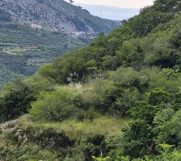 Klis, 10km od Splita, 9500m2, rijetka prilika!!!