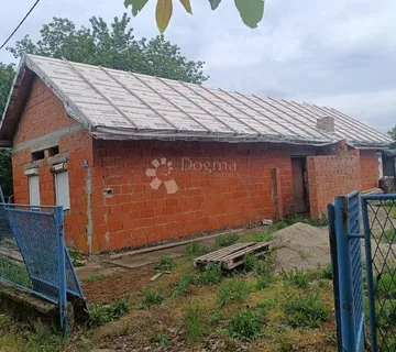SAMOSTOJEĆA KUĆA U VALPOVU S VELIKOM OKUĆNICOM - cover