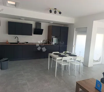 Biograd Na Moru - Stan S3 2.kat Kompletno Namješten