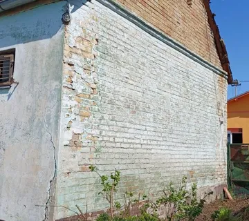 Kuća za renovaciju i veliko zemljište,odlična lokacija u Dardi!! - Darda
