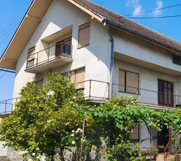 NAŠICE - Kuća uz glavnu cestu sa okućnicom! 279m2