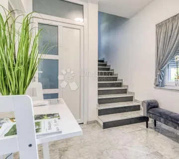 Idilična kuća sa 4 apartmana u blizini Plitvičkih jezera - Rakovica
