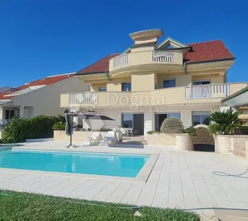 LUKSUZAN APARTMAN PORED MORA U POVLJANI - cover