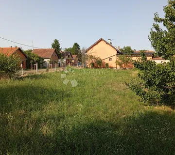 Odlična prilika: zemljište s vinovom lozom u građevinskoj zoni! - Korog, Tordinci
