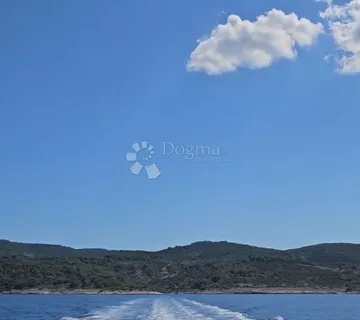 Poljoprivredno zemljište s panramskim pogledom na more u Pučišćama! o. Brač