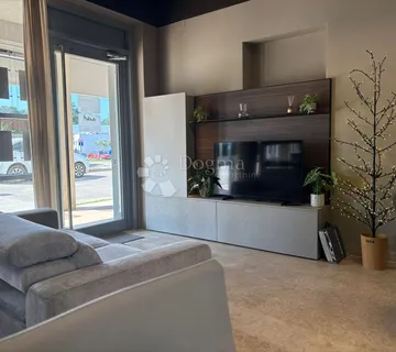 Atraktivan poslovni prostor Novigrad 129 m² sa vlastitim parkingom i mogućnošću prenamjene u stambeni prostor