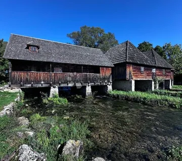 Dva Zemljišta okruženo Gackom, Maerovim i Tonković vrilom - Sinac, Otočac