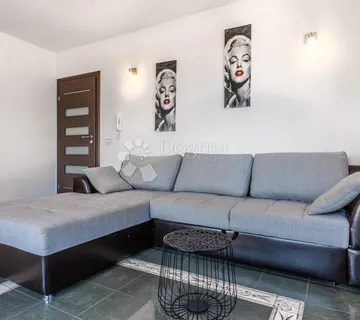 KLIMNO, apartman na samo 250m od mora - cover