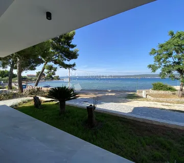 Otok Pašman, Neviđane, apartman 1. red do mora - Neviđane, Pašman