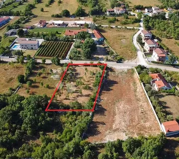 Građevinska parcela na mirnoj lokaciji - Svetvinčenat