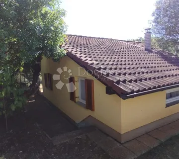 Okolica Vodnjana: Samostojeća prizemnica 66m2, 2 km od mora