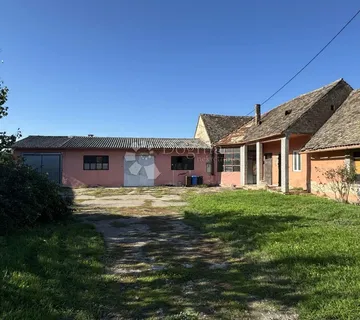 Veliko zemljište + poslovni potencijal - Beli Manastir