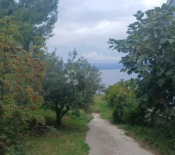 Građevinsko zemljište u prvom redu do mora - Omiš