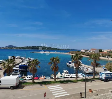 SRIMA - poslovni prostor u centru uz more - Srima, Vodice