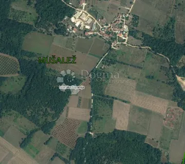 Na prodaju poljoprivredno zemljište – plodna i održavana parcela - Mušalež, Poreč