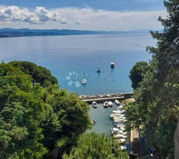 Opatija, prvi red do mora
