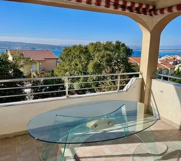 Ekskluzivno samo u Dogmi!CRIKVENICA,stan 70m2 sa terasom i pogledom na more