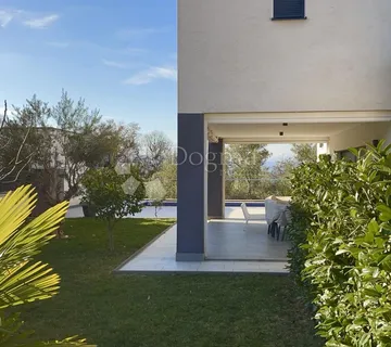Prestižna vila s bazenom i visokim standardom stanovanja - Malinska, Malinska-Dubašnica