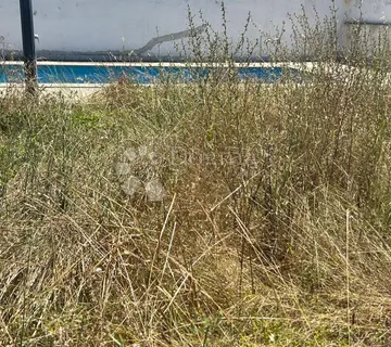 Građevinsko zemljište s bazenom - Banjole - Banjole, Medulin