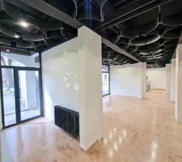 Poslovni prostor 555 m² na frekventnoj lokaciji - cover