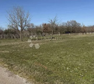 Prostrano Građevinsko Zemljište Blizu Labina!