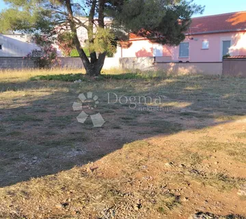 GRAĐEVINSKO ZEMLJIŠTE 1199 m² – Otok Vir (Izvrsna investicijska prilika)