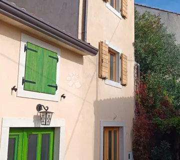Šarmantna autohtona kuća s pogledom na dolinu – 84 m² (Visoki Roh-Bau) - Motovun