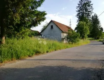 Imanje sa starinom u Oštarijama - cover