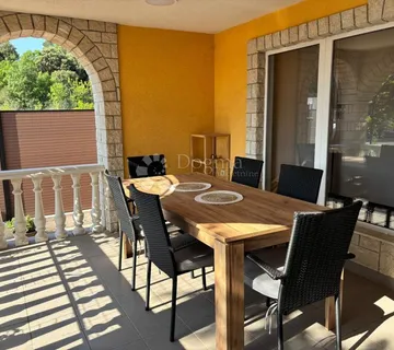PRILIKA! Dvojna kuća s 2 apartmana, 800m od mora! - Štinjan, Pula