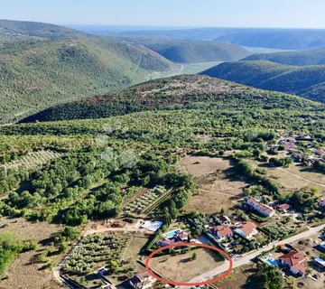Građevinsko zemljište nadomak Labina - 1.826 m2